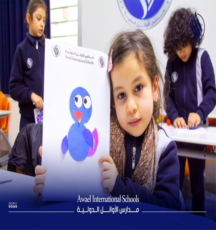 أبدع طلابنا في تشكيل عصفور أو صوص  باستخدام الورق المقوى